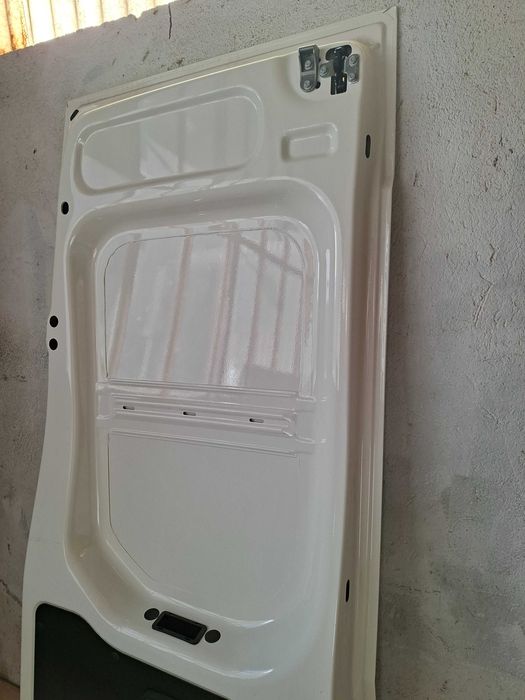 Двері задні праві  для IVECO DAILY  VІ        5801520002