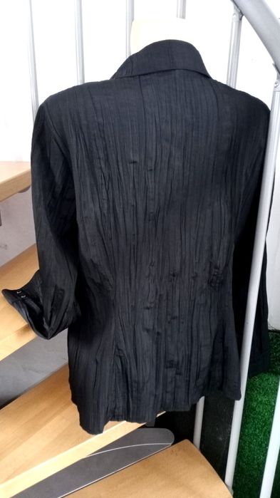 Koszula damska czarna marszczona długi rękaw połysk