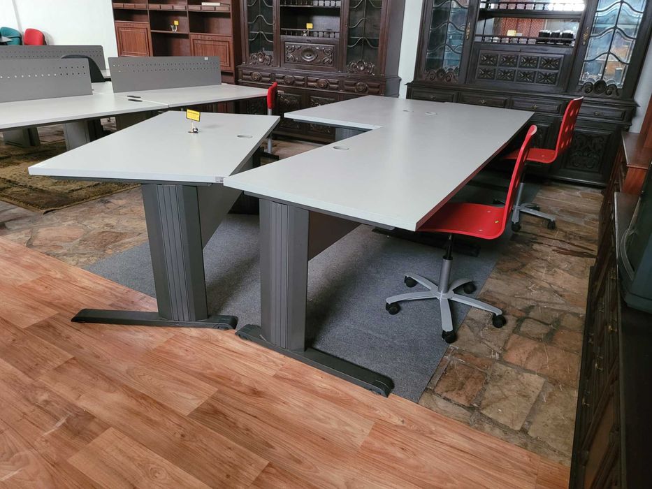 Individual Desks – Excellent Condition – Unit Price64584277146627120