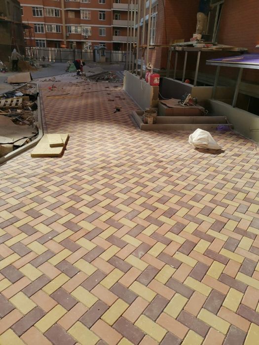 Укладка тротуарной плитки благоустройство участков демонтаж ...