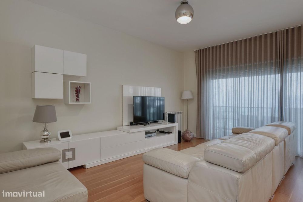 T2 Apartment in Quinta dos Alcoutins, Lumiar — Adjacent to the Golf Course...