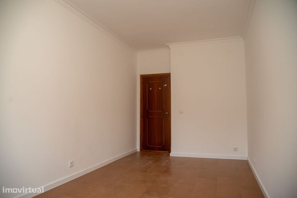 T2 com Terraço Grande, Garagem e Elevador