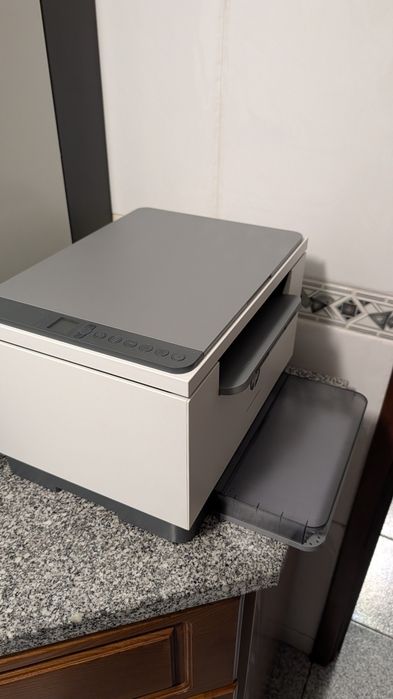Impressora laserjet HP M234DWE, com 2000 impressões apenas