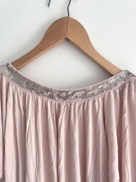 Pudrowo różowa bluzka z cekinami krój szeroki nietoperz plus size