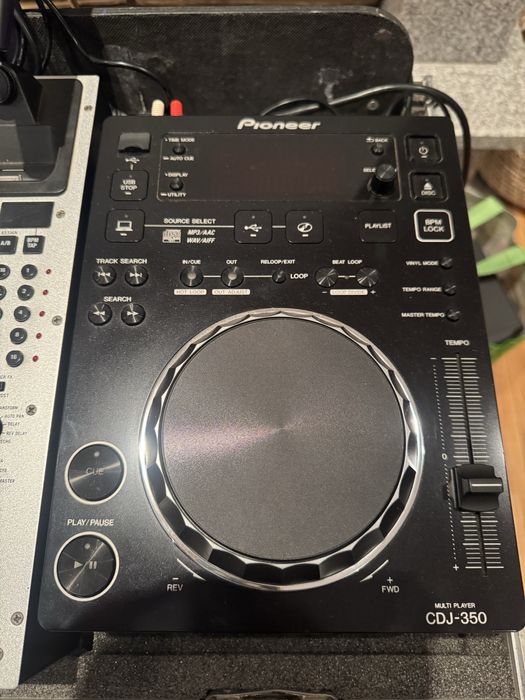 CDJs 350 e mesa Numark iM9