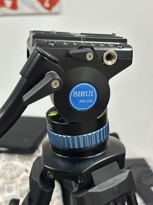 Tripe Sirui AM-25S