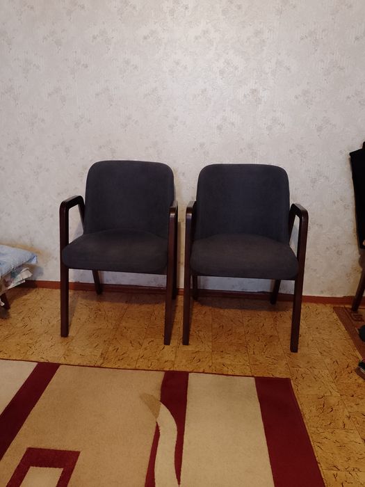 Кресло новое велюр дерево