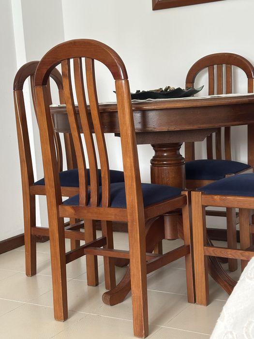 Mesa de jantar com cadeiras
