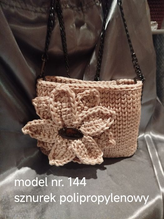 Unikatowa torebka damska zrobiona na szydełku