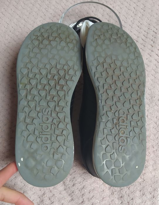 Buty dla chłopca Adidas sportowe 36,2/3