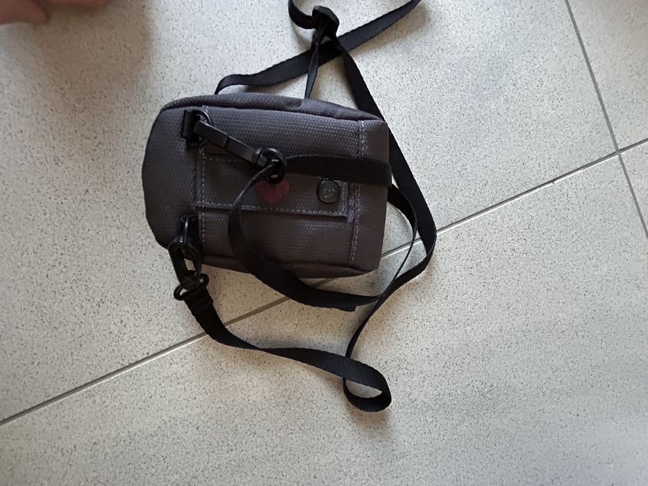 Samsonite saszetka na maly aparat. B-light fresh