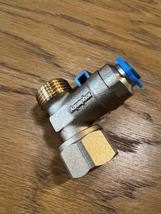 Компактный фильтр для питьевой воды Аквафор Кристал с умягчением