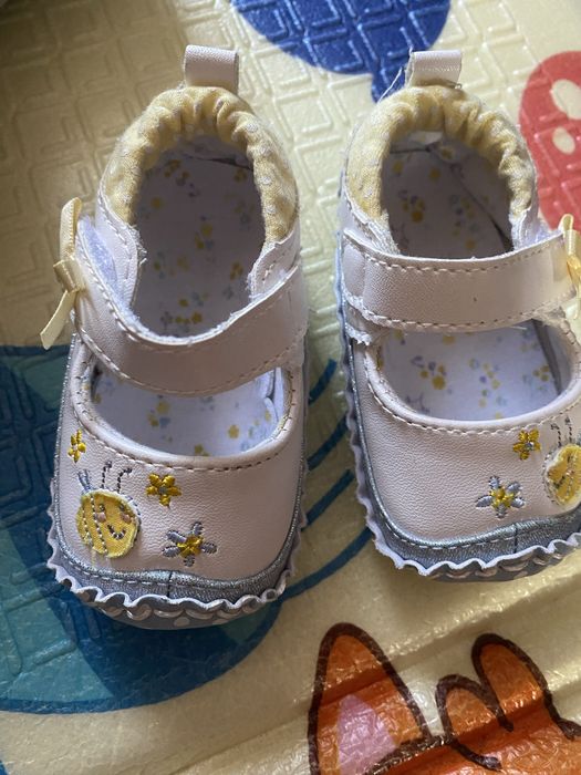 Топіки ,Дитяче взуття ( пінетки)