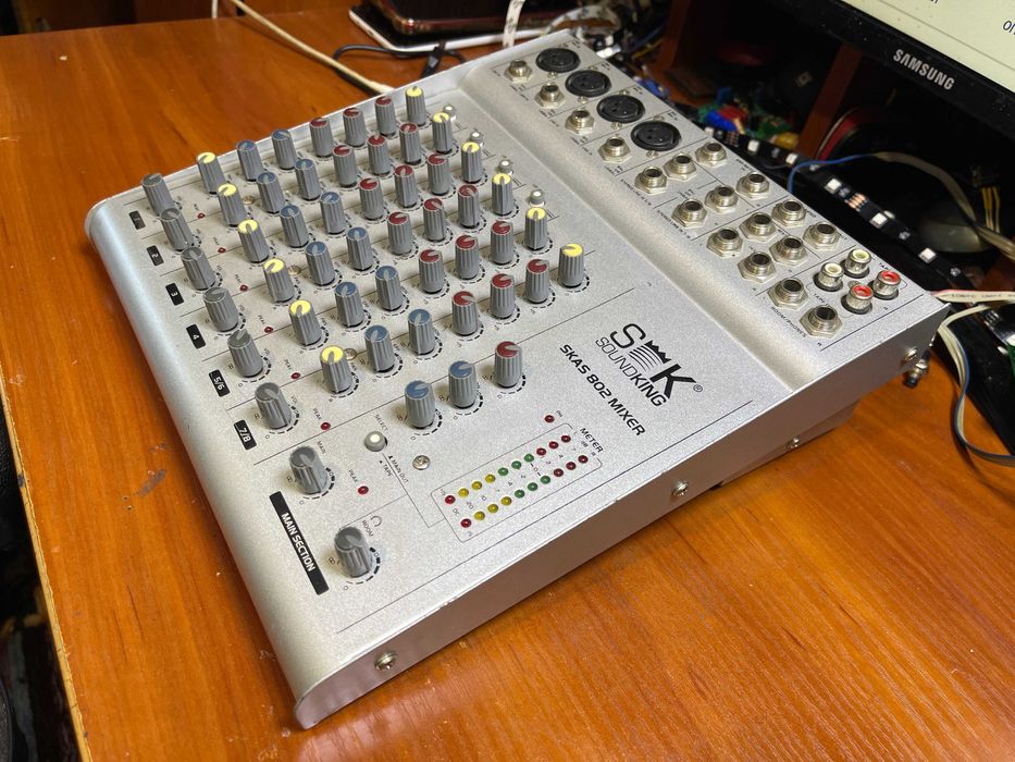 Микшерный пульт SoundKing SKAS 802A полностью рабочий