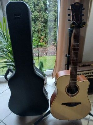 Gitara elektroakustyczną LAG  T 70 DCE