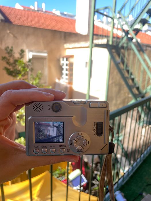 Câmara vintage Canon Digital Ixus 330