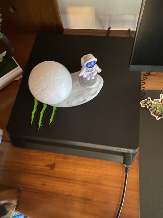 PS4 1 TB (2 controllers and 3 games already included)64750654191363121