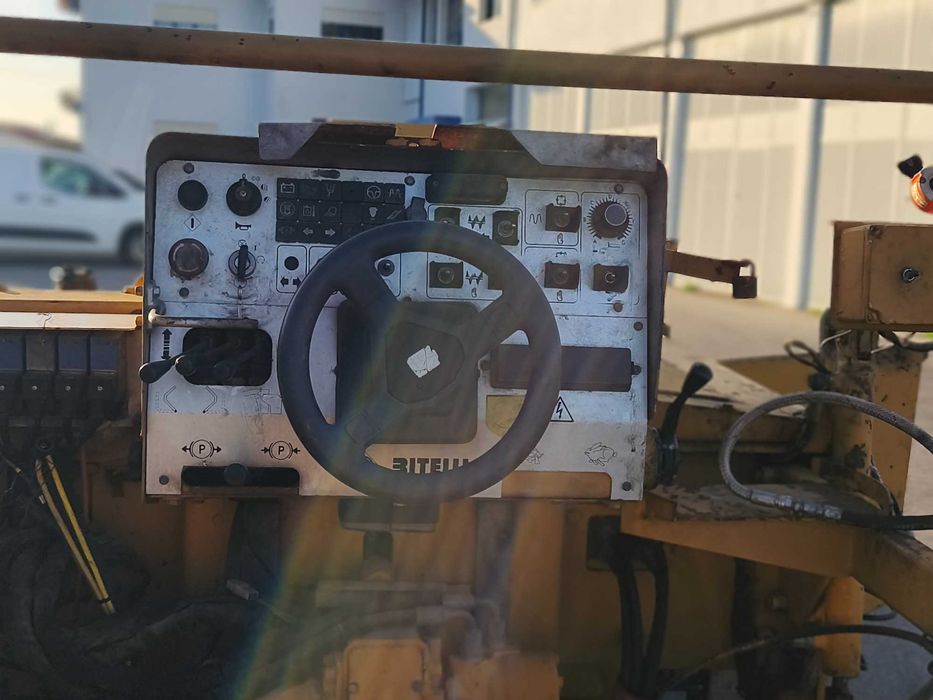 Pavimentadora CAT BC 621