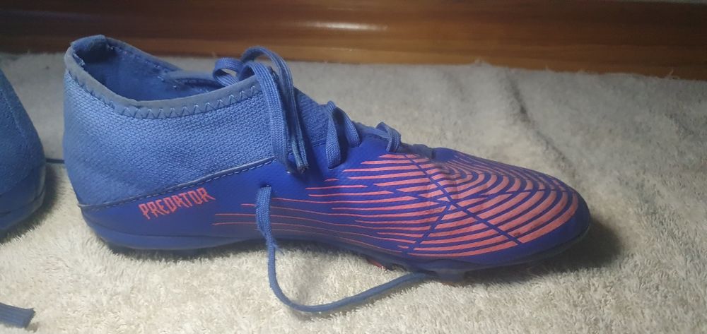 Футбольні бутси adidas predator