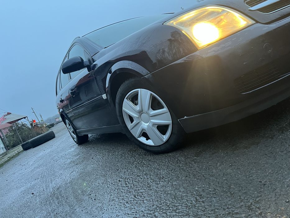 Продаєця ОПЕЛЬ Вектра