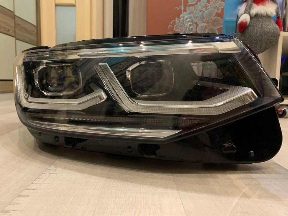 Фара Фольксваген Тігуан