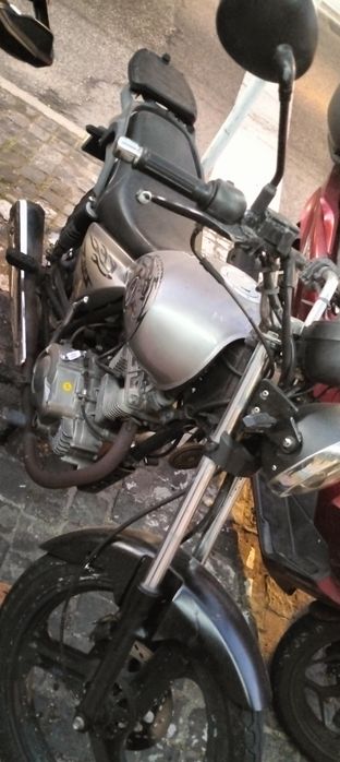 Mota zontes 125 cc ótimo estado