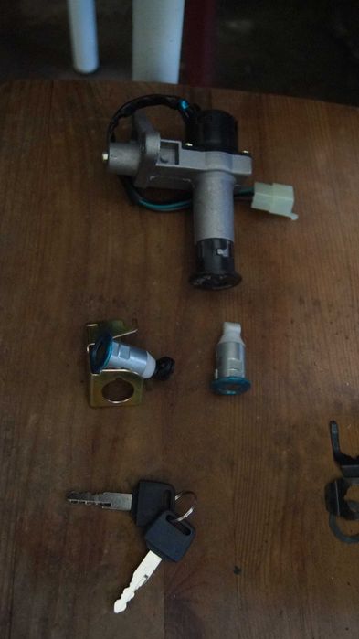 ZIPP SKUTER 2T 4T Stacyjka z zestawem zamków GY6 komplet