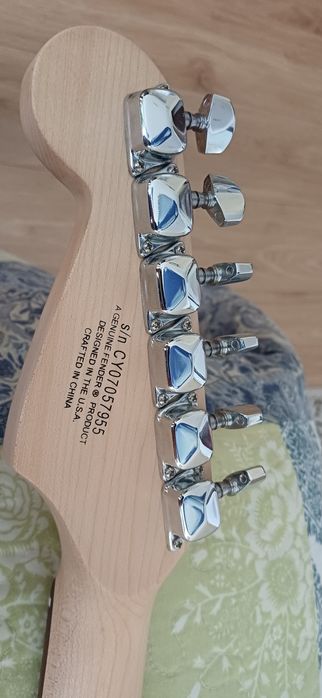 Гитара Fender, состояние идиал. Струны новые. В комплект идет кабель и