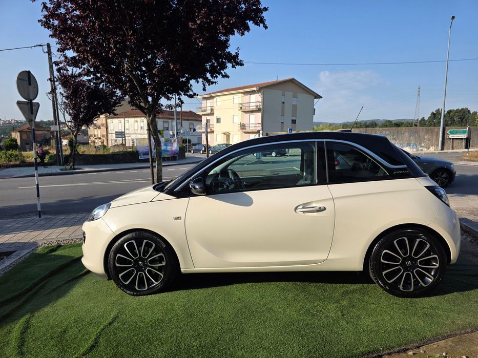 Opel Adam 1.0 T Black Jack