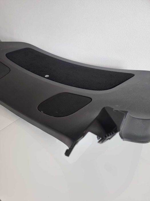 Acabamento Superior da Tampa do Porta-Malas - Tesla Model Y