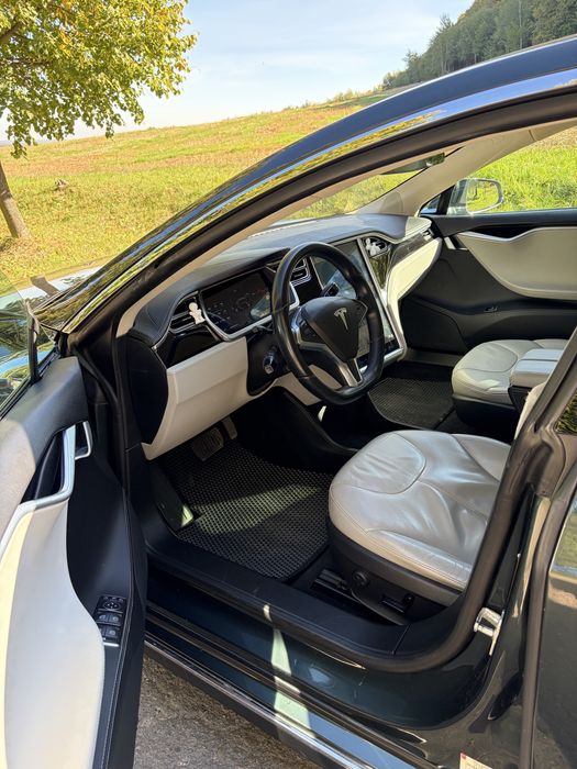 Tesla Model S  2014р.
