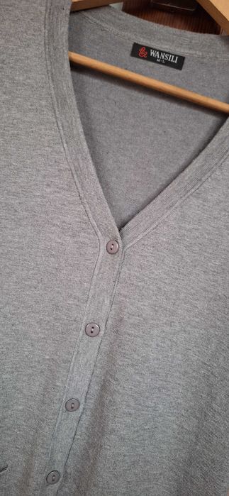 Sweter damski M-L wełna owcza dłuższy na guziki