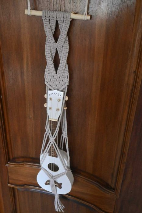Wieszaczek do ukulele ozdoba makrama