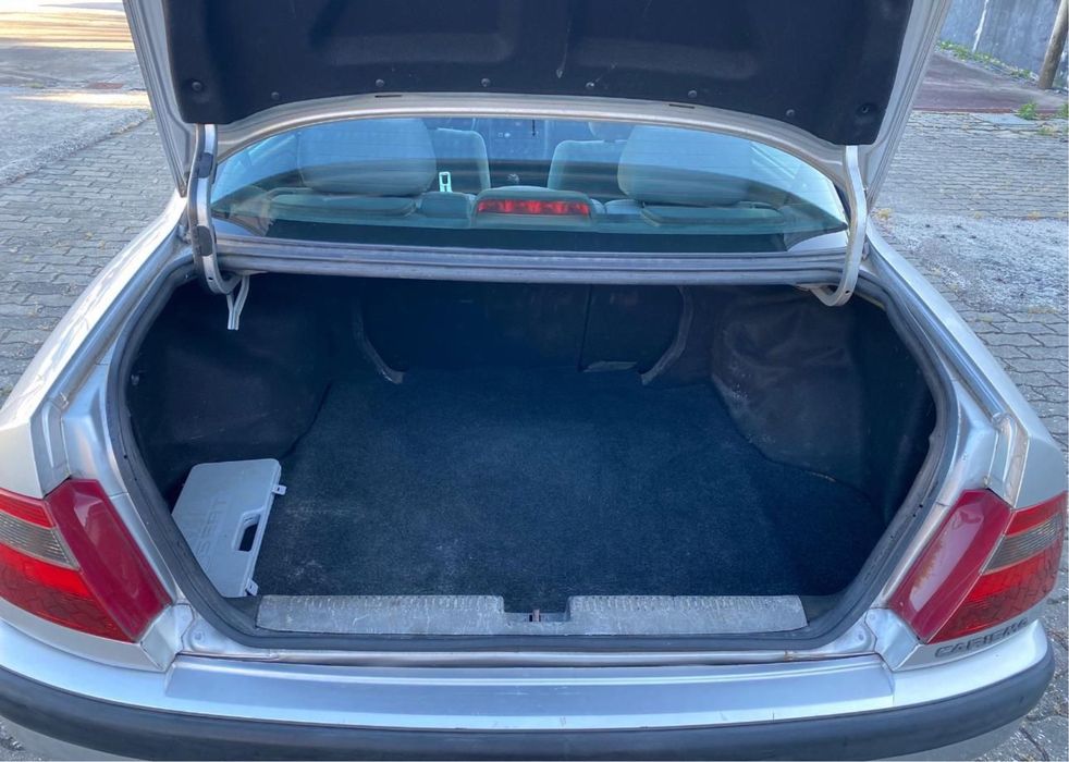 Oportunidade única - Mitsubishi Carisma 1.3