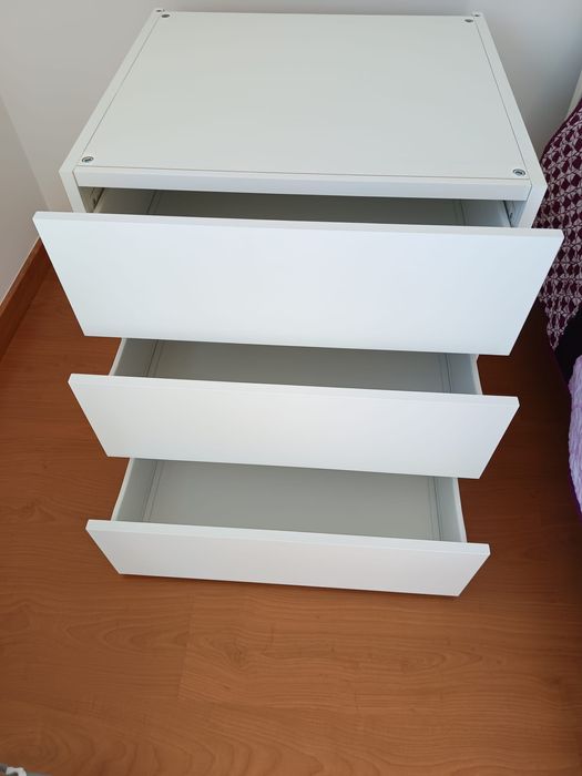 Móvel de arrumação PLATSA da IKEA, com 3 gavetas.
Peça nova e em bom e