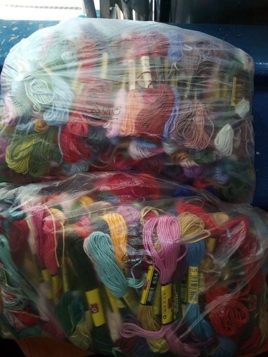 linhas de ponto cruz bordado dmc pretas e brancas