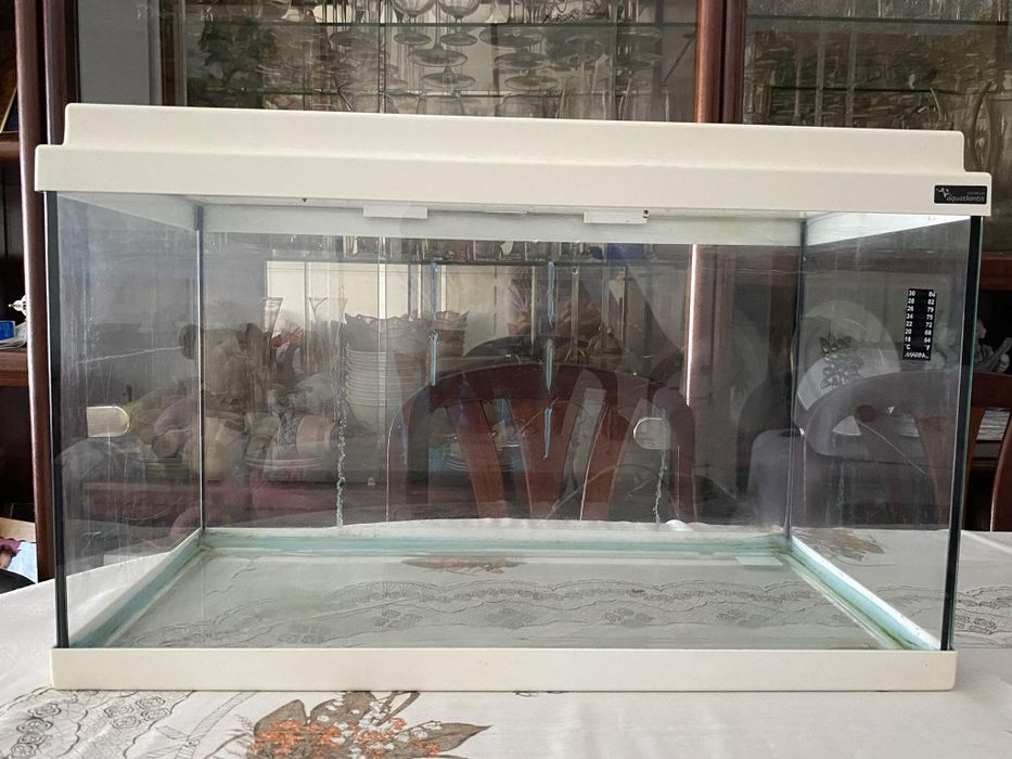 Mesa de centro branca e aquario 65lt