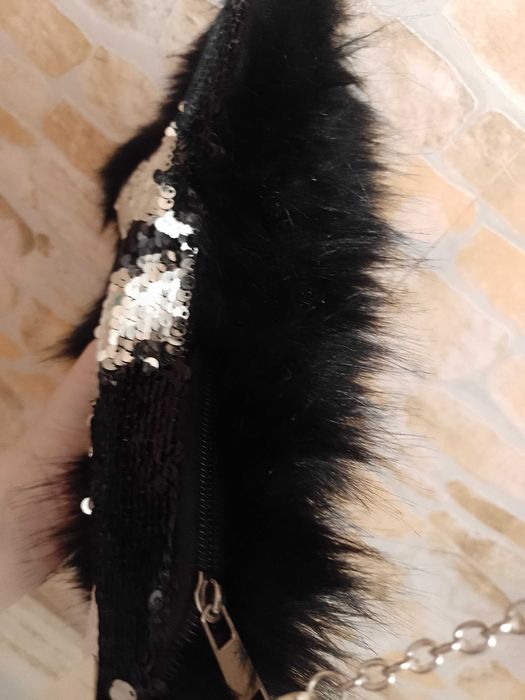 Bogato zdobiona,cekinowa torebka listonoszka z Londynu, NOWA