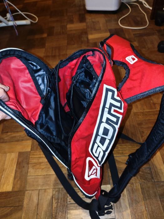 Mochila SCOTT  bom estado