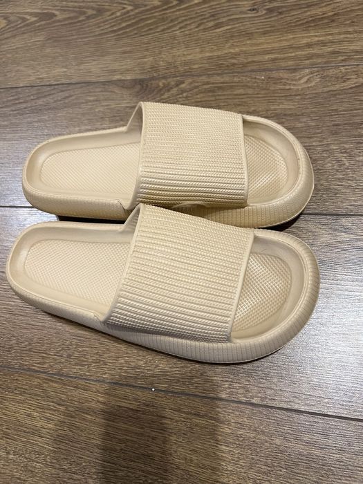 Шльопанці жіночі