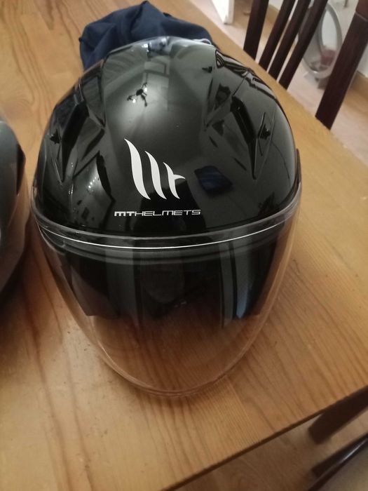 capacetes 2 bom estado