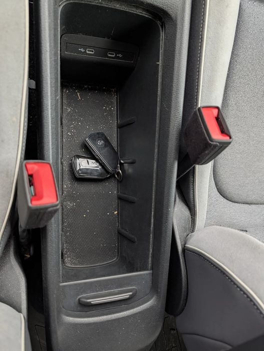 KURTYNY PASY NAPINACZE VW ID3