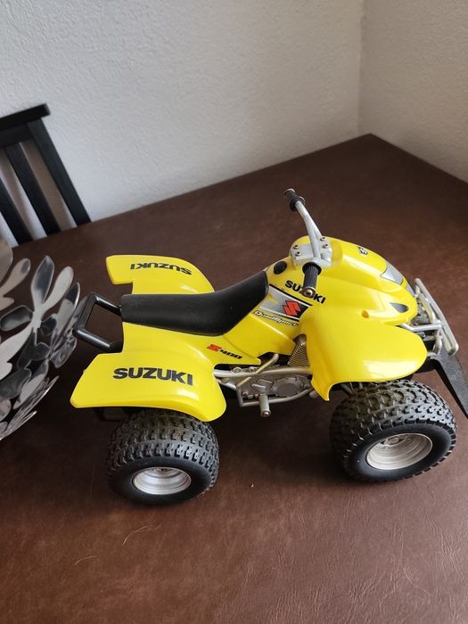 carro de brinquedo Suzuki  já dos antigos