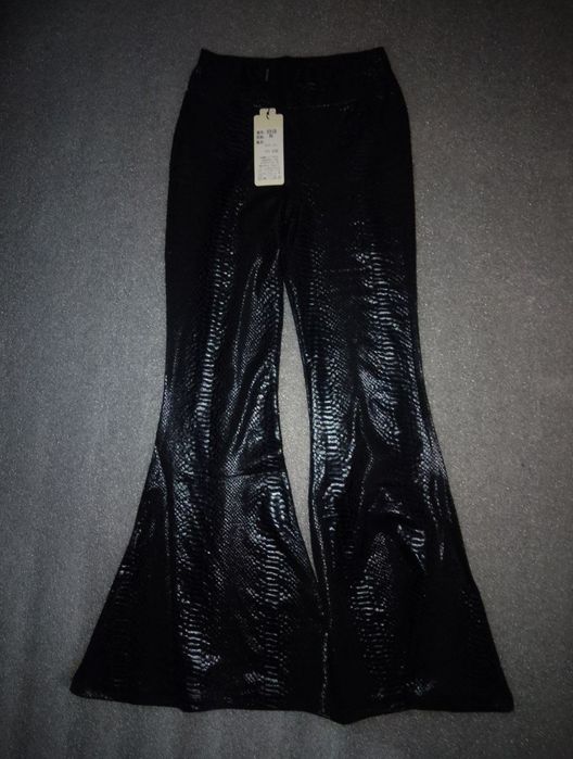 Готичні легінси під зміїну шкіру, кльош