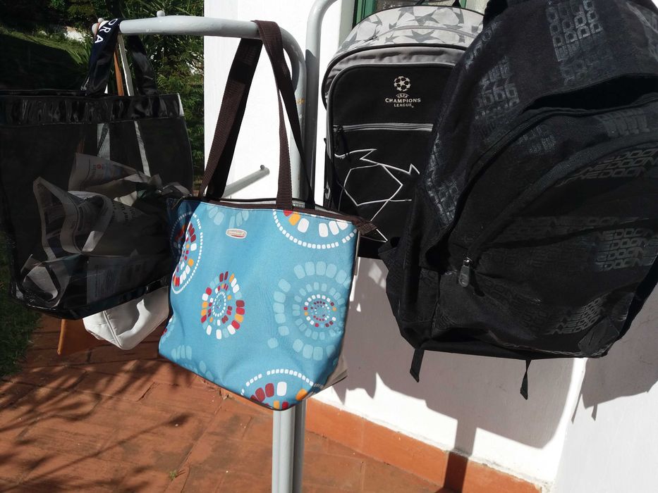 carteiras bolsas gargantilhas mochila