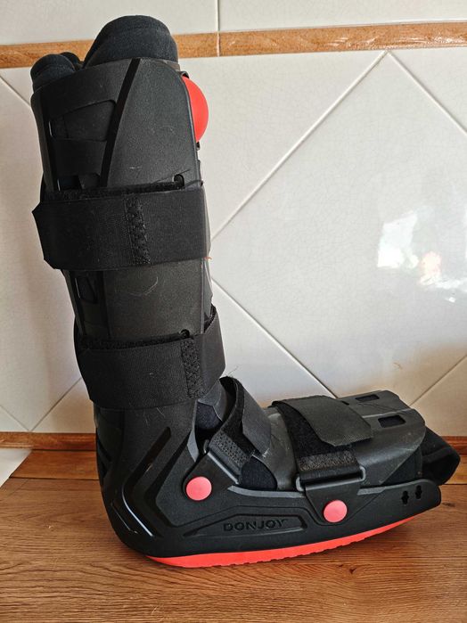 Bota walker ortopédica "DonJoy"  — estado praticamente novo