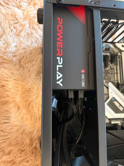 Chieftronic Power Play 1050W 80 Plus Platinum