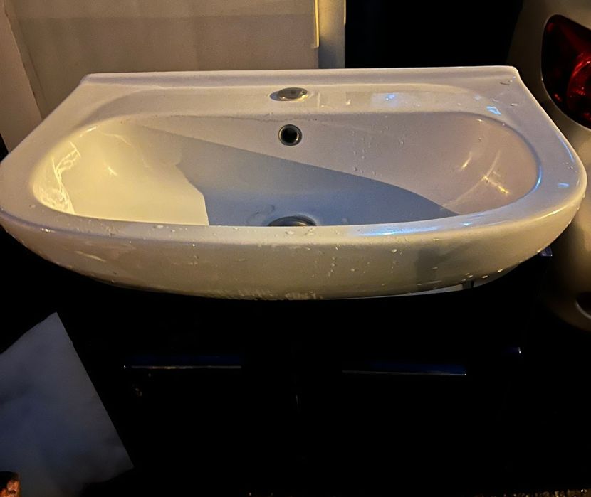 Продам тумбу з умивальником.Рукомийник.Раковина.Тумбочка синя