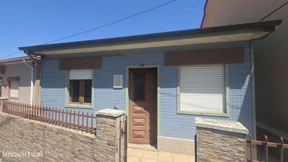 Moradia T2 + T2, em São Pedro da Cova, Gondomar - Oportunidade de Inve