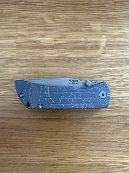 Nóż McNees PM MAC2 TAD Edition - Topo Stonewash Blue Ti - NOWY
